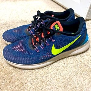 Women’s Nike Free Run size 8.5